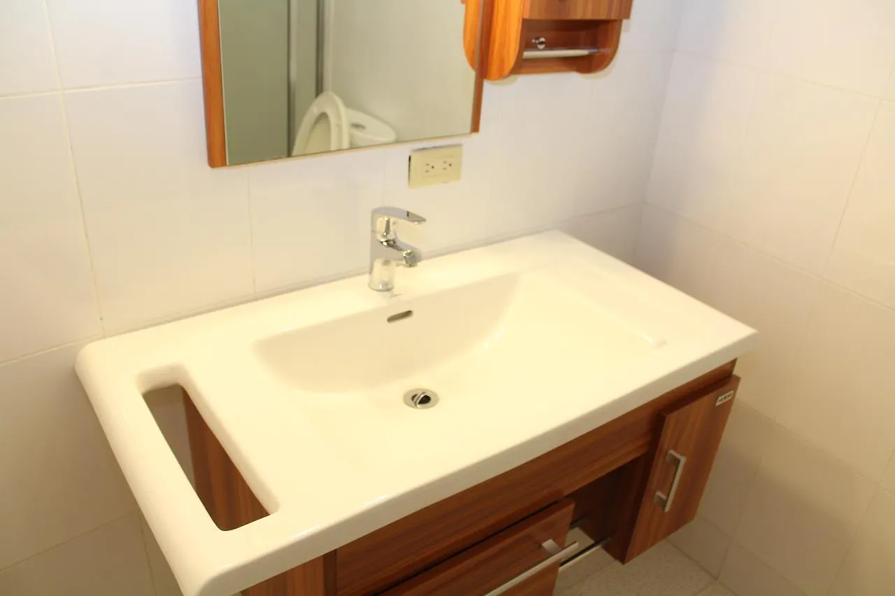 Lebon Hotel Musseau 3*,